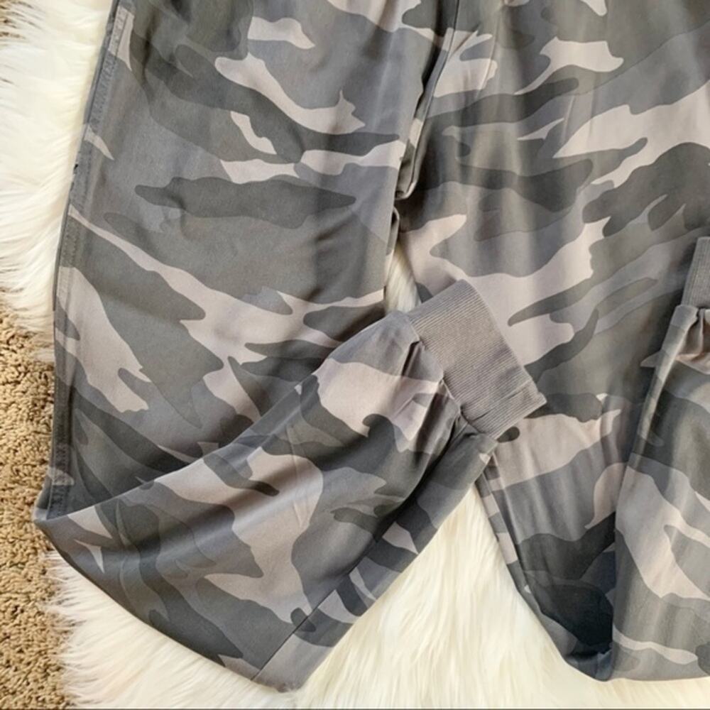 Splendid Camo Joggers Size XS - Picture 16 of 16